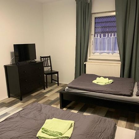 Monteurzimmer Oberlistingen Zweibettzimmer Mit 2 Baedern ブロイナ エクステリア 写真