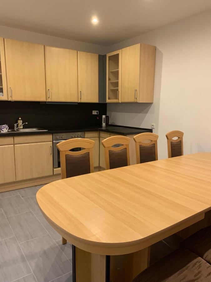 Monteurzimmer Oberlistingen Zweibettzimmer Mit 2 Baedern ブロイナ エクステリア 写真