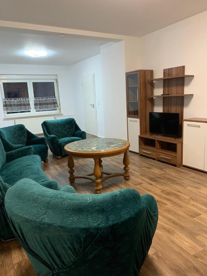 Monteurzimmer Oberlistingen Zweibettzimmer Mit 2 Baedern ブロイナ エクステリア 写真