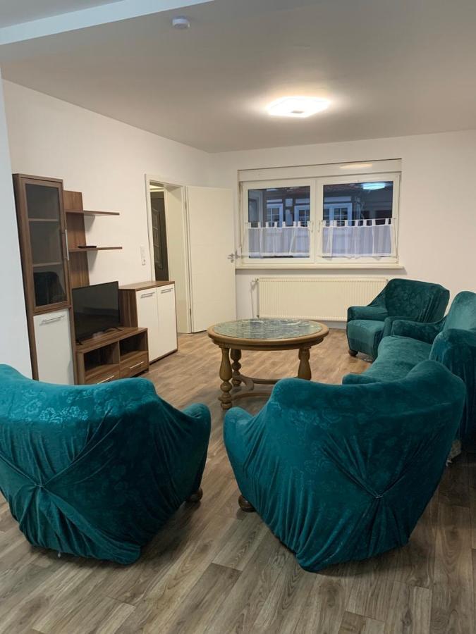 Monteurzimmer Oberlistingen Zweibettzimmer Mit 2 Baedern ブロイナ エクステリア 写真