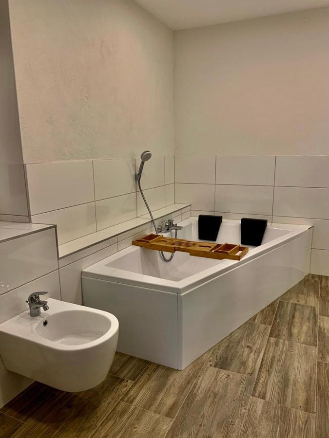 Monteurzimmer Oberlistingen Zweibettzimmer Mit 2 Baedern ブロイナ エクステリア 写真