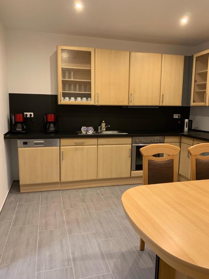 Monteurzimmer Oberlistingen Zweibettzimmer Mit 2 Baedern ブロイナ エクステリア 写真